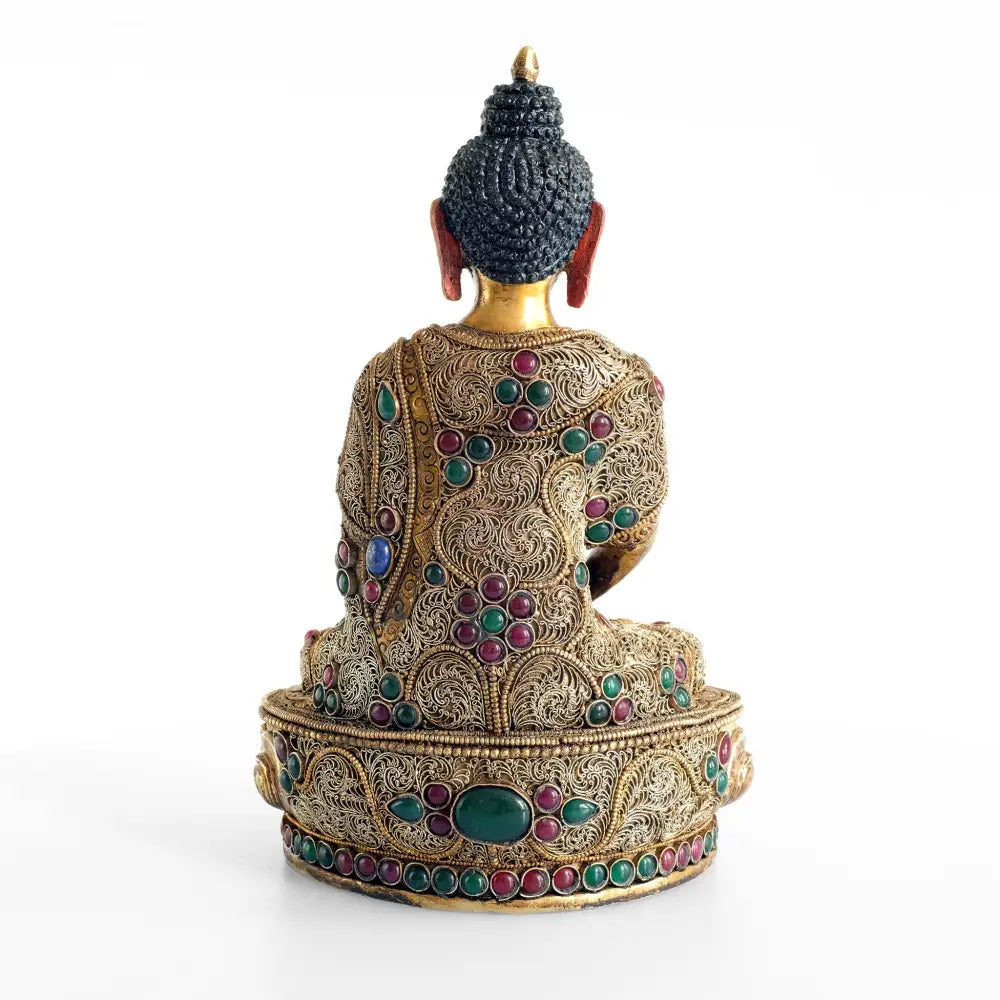 Amitabha Buddha Statue, aus Kupfer gegossene Figur, Wachsausschmelztechnik, mit Filigran verziert, versilbert und vergoldet mit farbigen Steinen besetzt. Rückenansicht