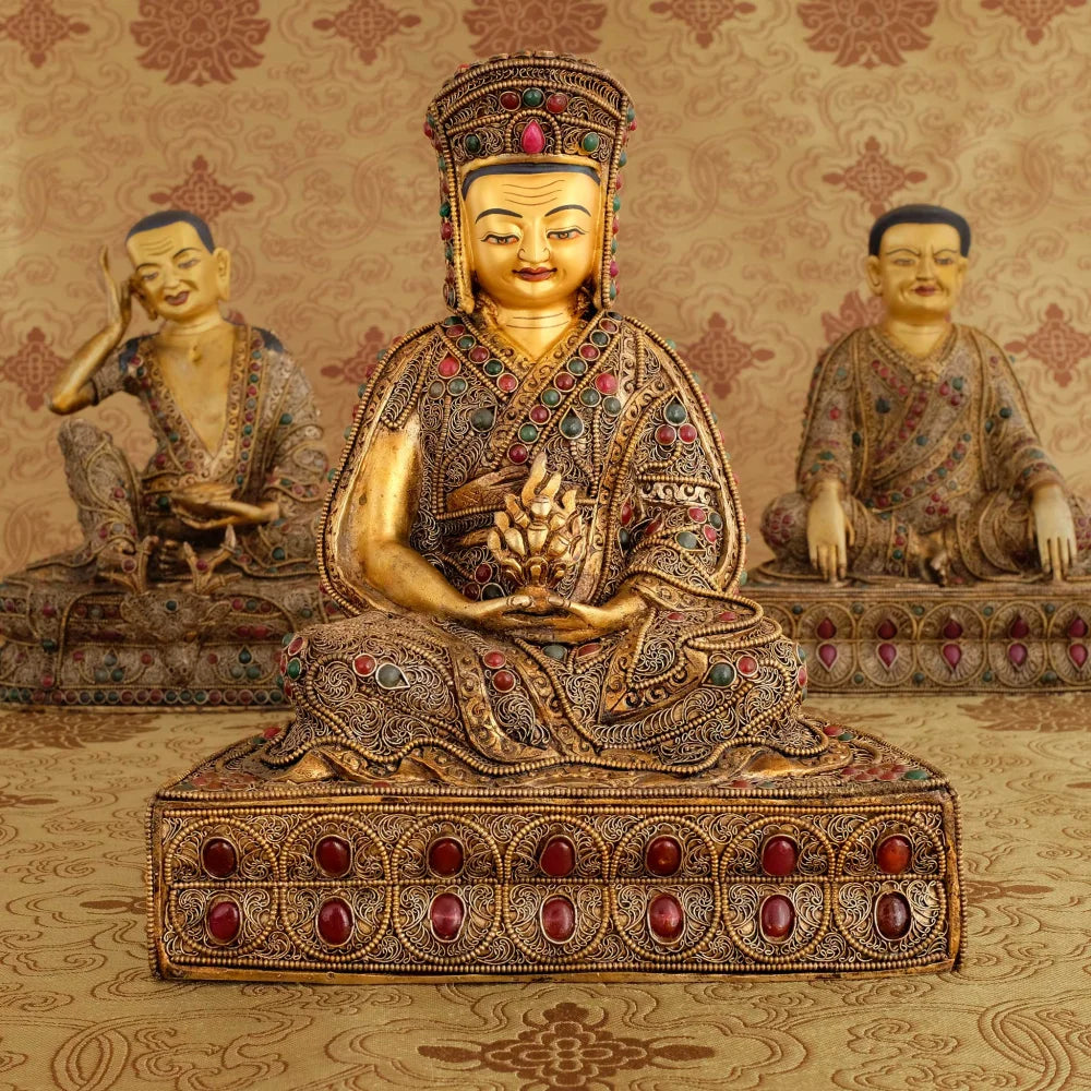 Gampopa Statue mit Filigran, er ist Teil des Guru Ensemble.