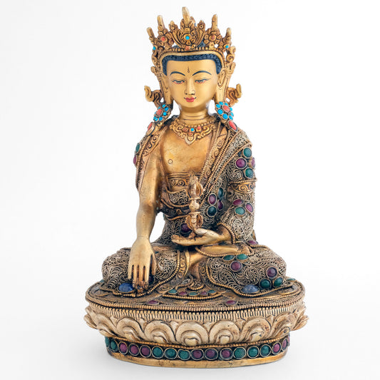 Akshobhya Buddha, er sitzt in Lotus Asana, seine rechte Hand berührt die Erde im Bhumisparsha Mudra, die linke Hand hält auf der nach oben gedrehten Handfläche ein aufrecht stehendes Vajra Zepter.