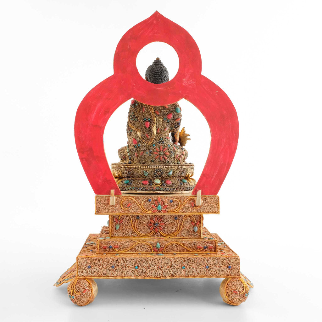 Bhaisajyaguru, Medizinbuddha Statue mit Aureole auf Thron, die Rückseite.