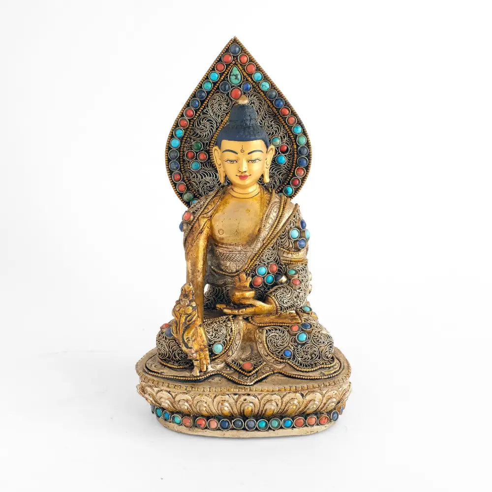 Bhaisajya Buddha Figur, Kupferguss, mit Filigran verziert, versilbert und vergoldet, besetzt mit Türkis, Koralle, Lapislazuli