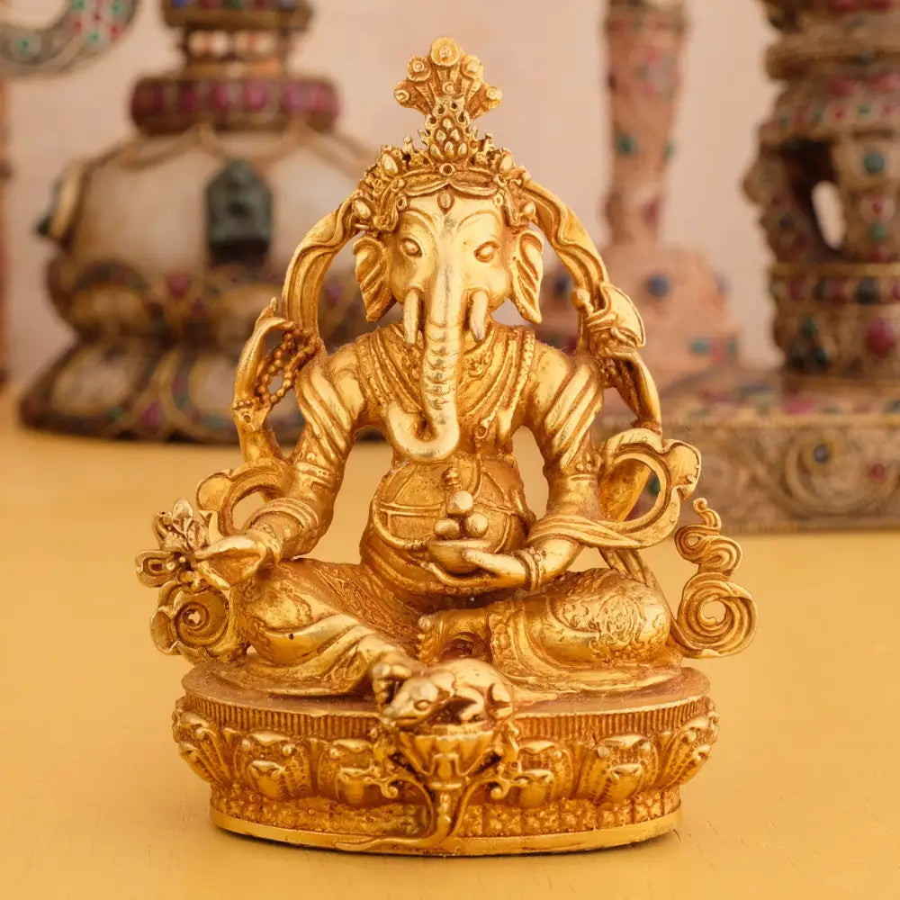 Detaillierte kleine vergoldete Ganesha Figur.