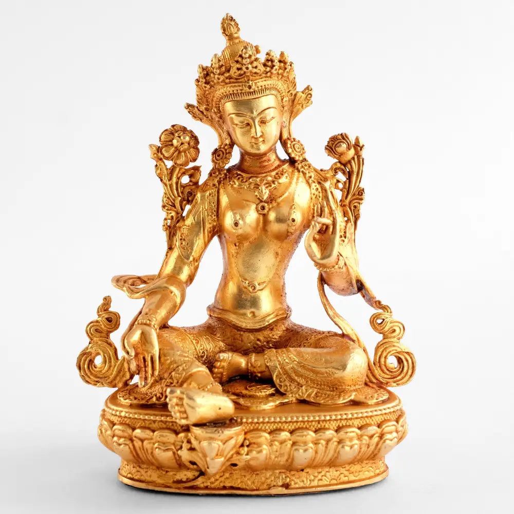 Kleine goldene Tara Statue.