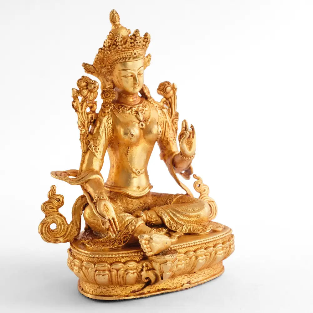 Kleine vergoldete Grüne Tara Statue spirituelle Schutzfigur in tibetischer Tradition.