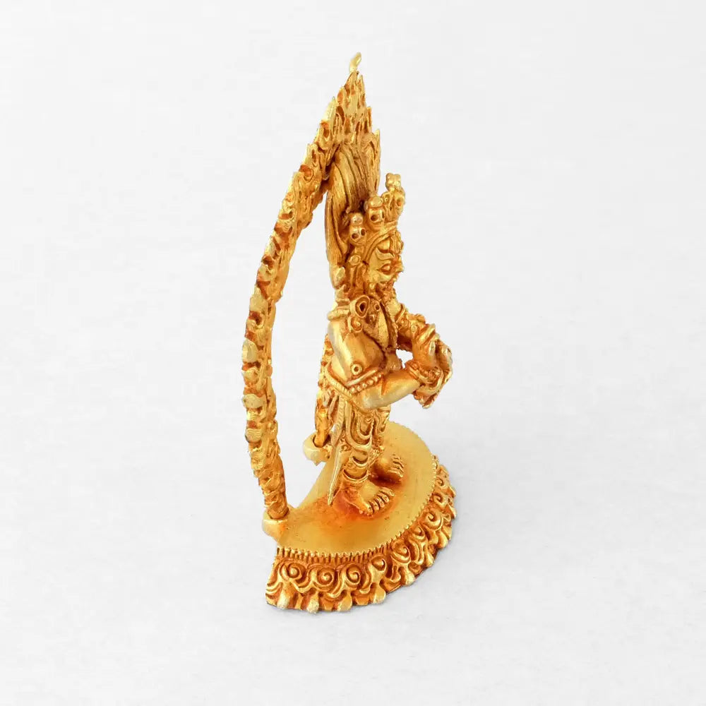 Buddhistische Mahakala Götterstatue aus vergoldetem Kupfer.