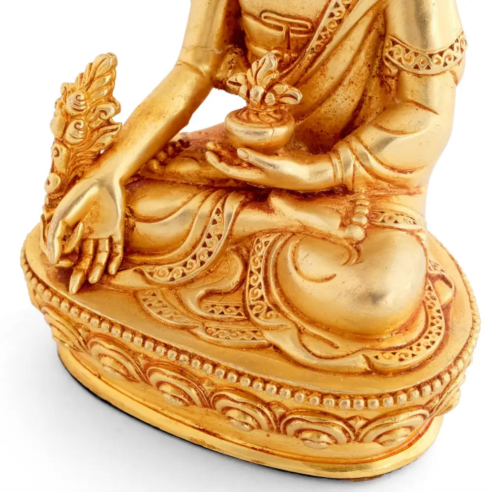Detail der Hände, kleine vergoldete Kupfer Buddha Statue.