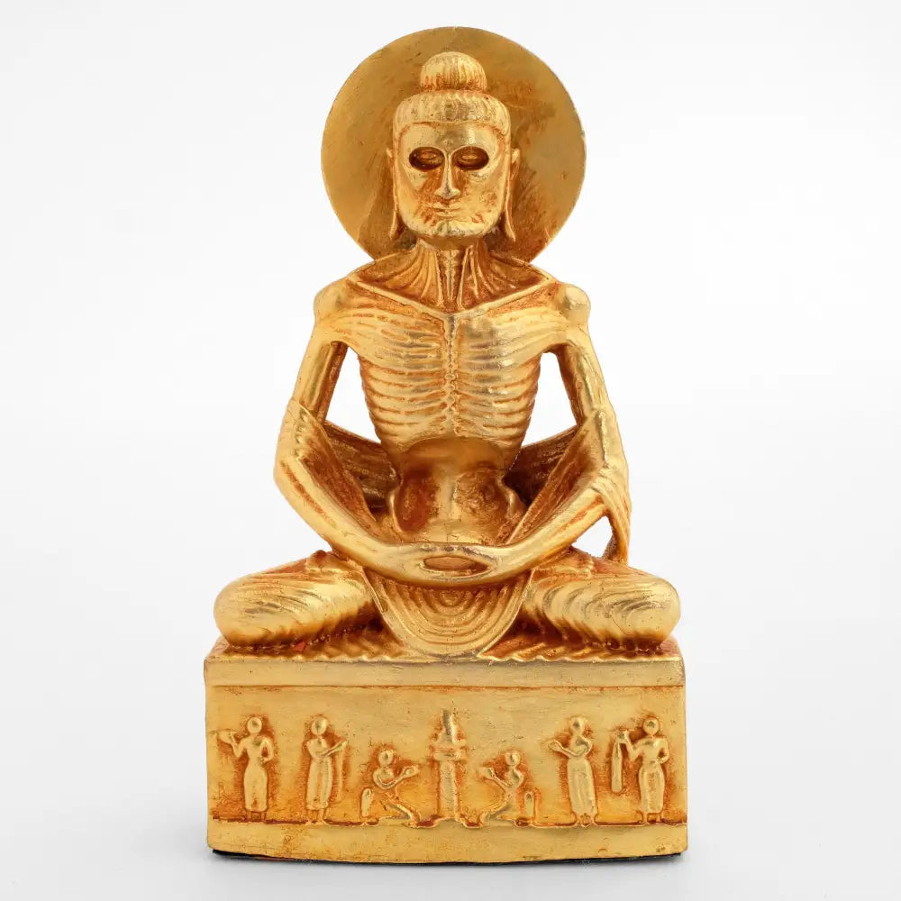 Kleine goldene fastender  Buddha Statue.
