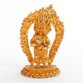 Kleine vergoldete Mahakala Statue auf einem Lotussockel, umrahmt von einer flammenden Aureole.