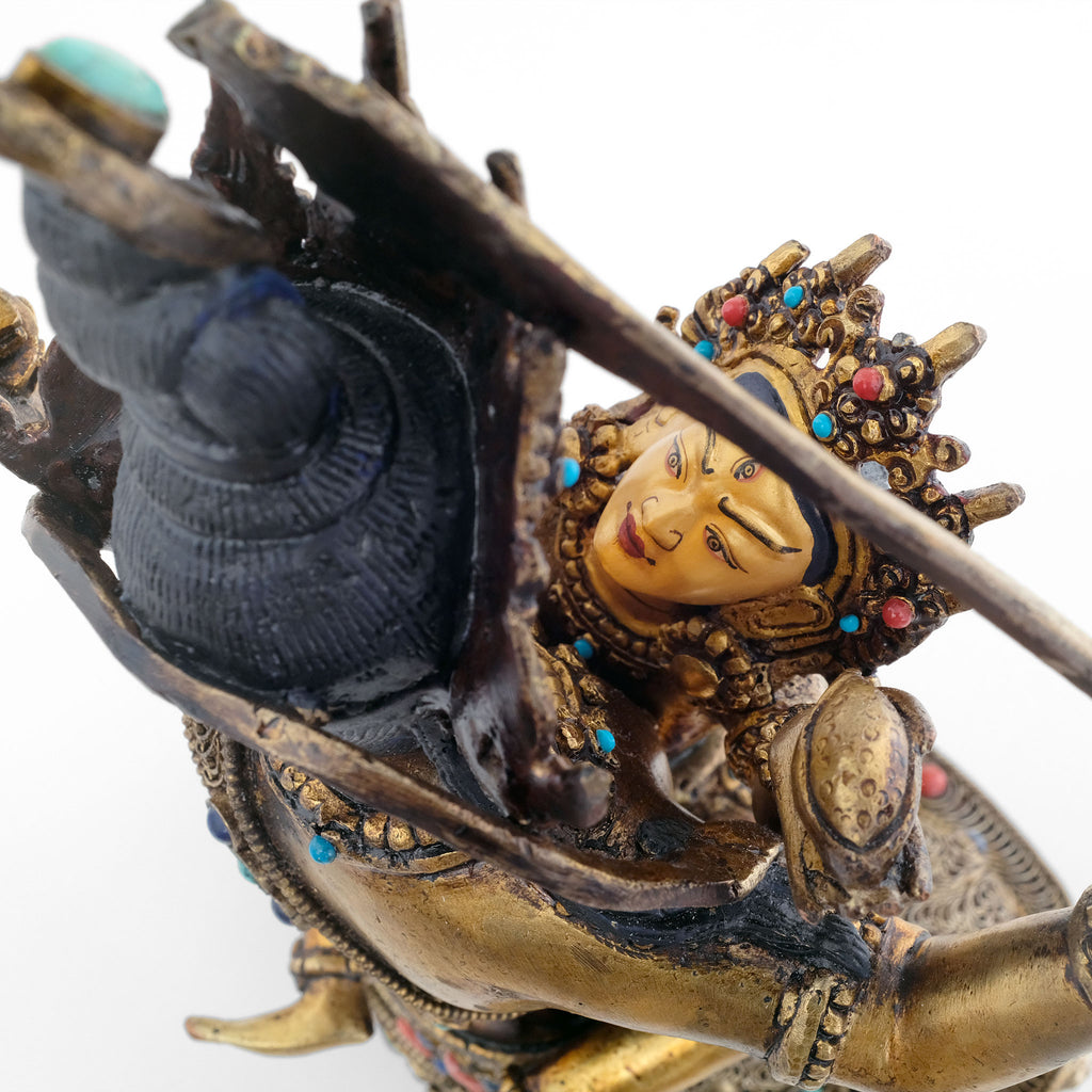 Manjushri mit seiner Gefährtin in Yab Yum. Sie hält ein Kapala in der linken Hand. Er hält das Schwert in seiner rechten Hand.