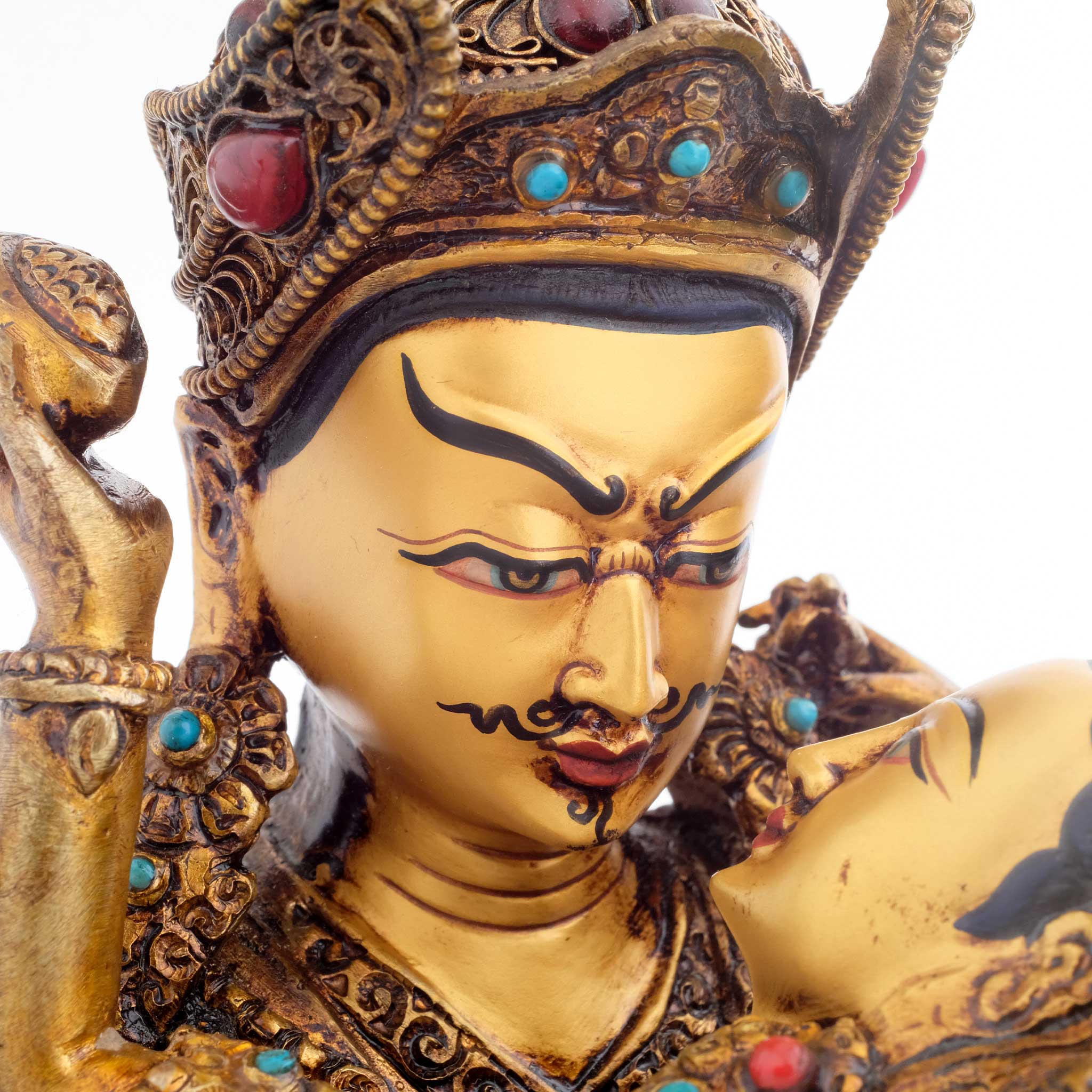 Padmasambhava Yab Yum Statue, Detailaufnahme des Guru Rinpoche. Sein Gesicht ist in Gold gefasst. 