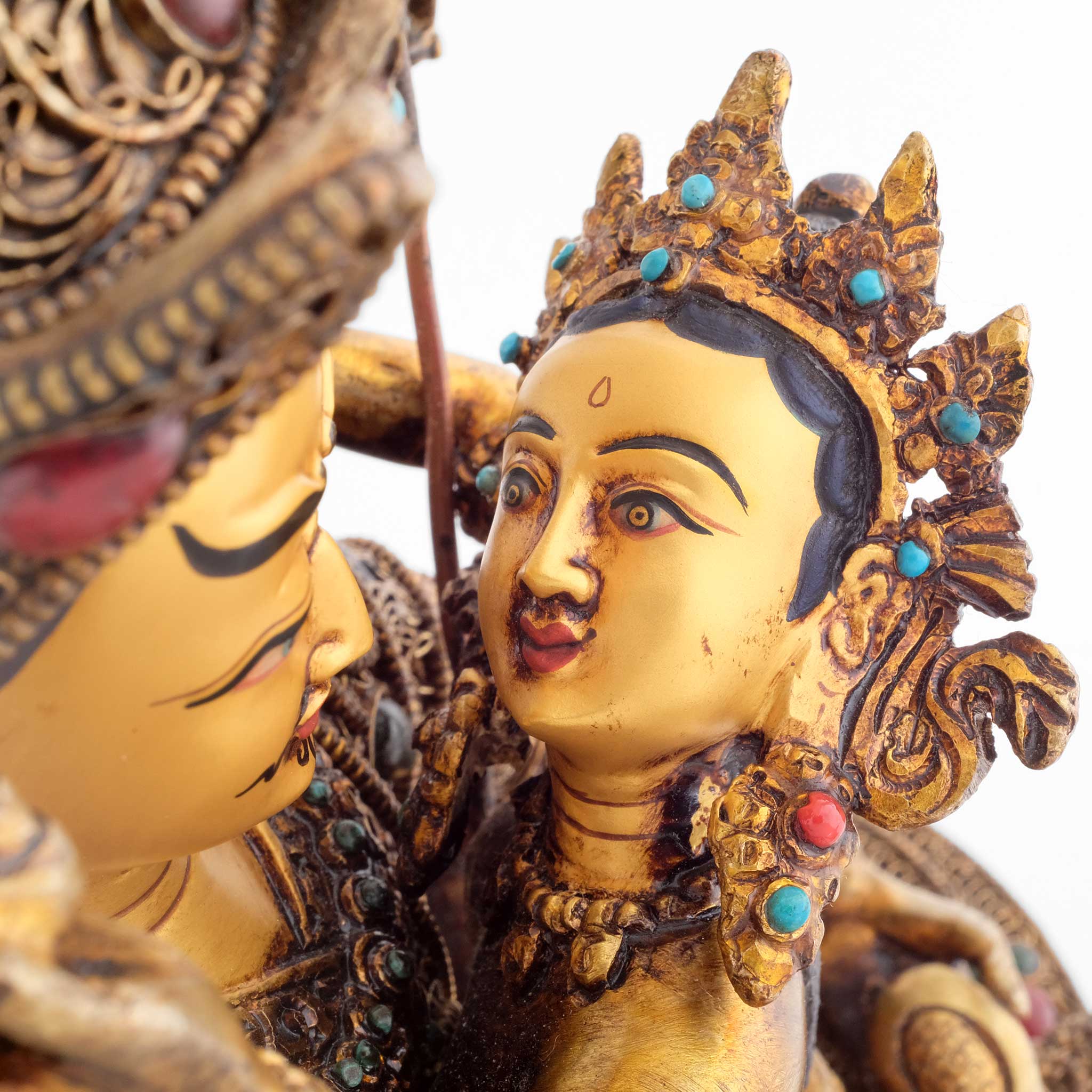 Padmasambhava Yab Yum Statue, Detailaufnahme der Gefärtin von Guru Rinpoche. Ihr Gesicht ist in Gold gefasst. 