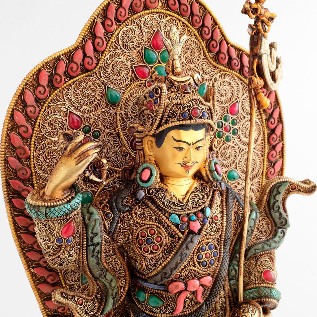 Padmasambhava (Guru Rinpoche) – Buddhistische Skulptur mit Filigran