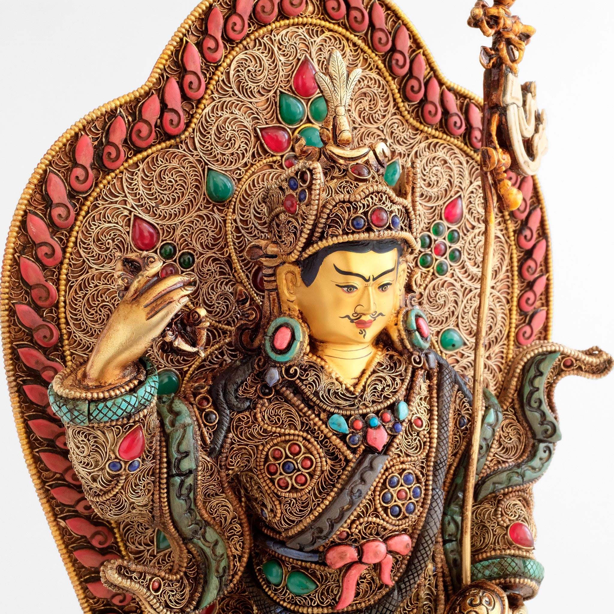 Padmasambhava (Guru Rinpoche) – Buddhistische Skulptur mit Filigran