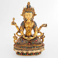 Prajnaparamita Figur, sie verkörpert die Göttin, die Bodhisattvi der Weisheit. Eine vergoldete Buddha Statue mit feiner Filigran Verzierung und Azenten mit farbigen Steinen. Sie ist vierarmig. Die unteren Arme hält sie im Schoss verschränkt, die oberen Hände halten einen Vajra und ein Buch.