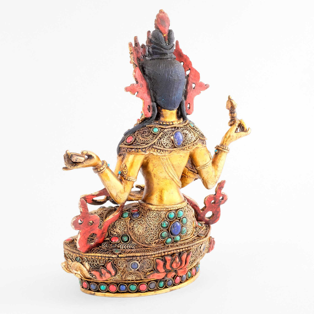 Prajnaparamita Statue, Rückenansicht mit Filigran Verzierung und geschnitzten Lotosblüten.