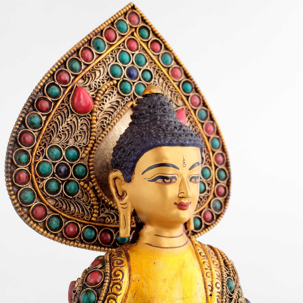 Shakyamuni Buddha Statue mit Aureole, Detail des Kopfes.