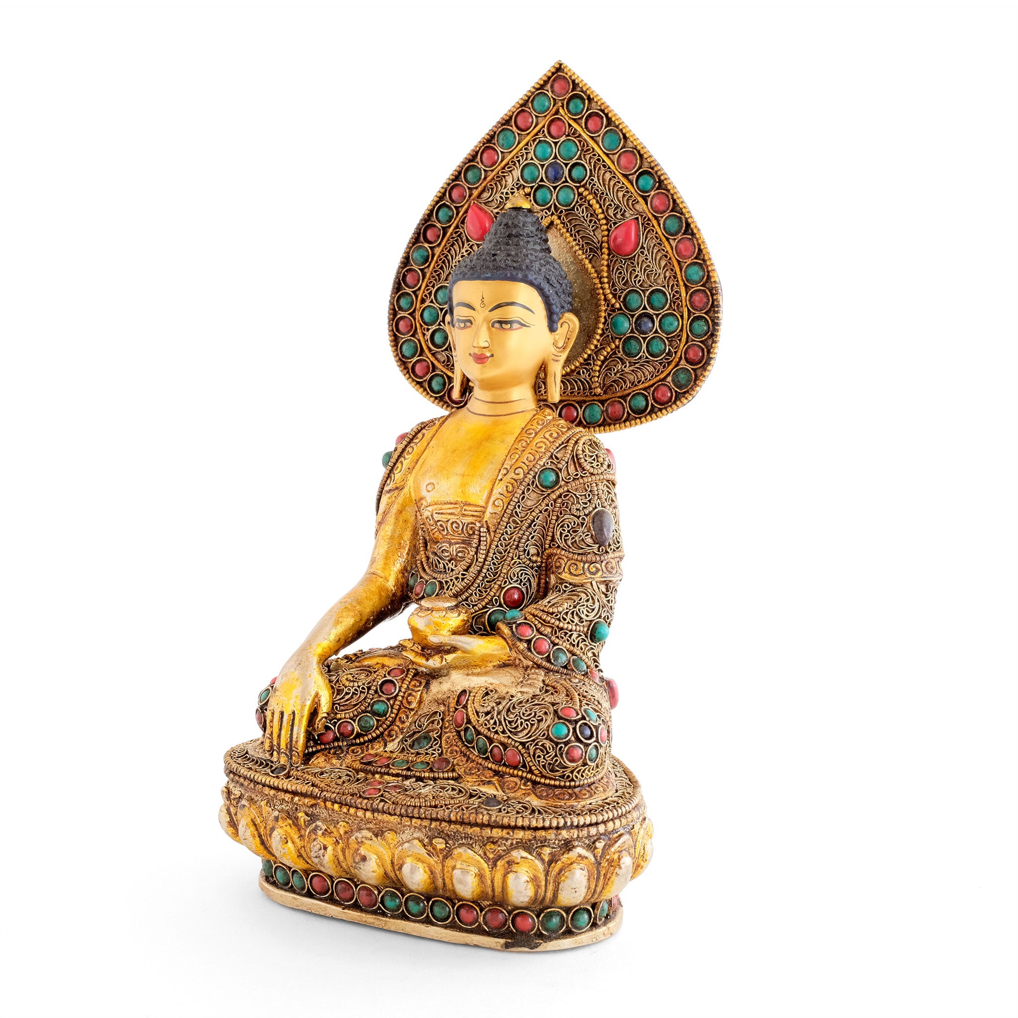Shakyamuni Buddha Statue, Seitenansicht im Lotussitz. Sein Gewand und die Aureole sind mit Filigran und farbigen Steinen bearbeitet.