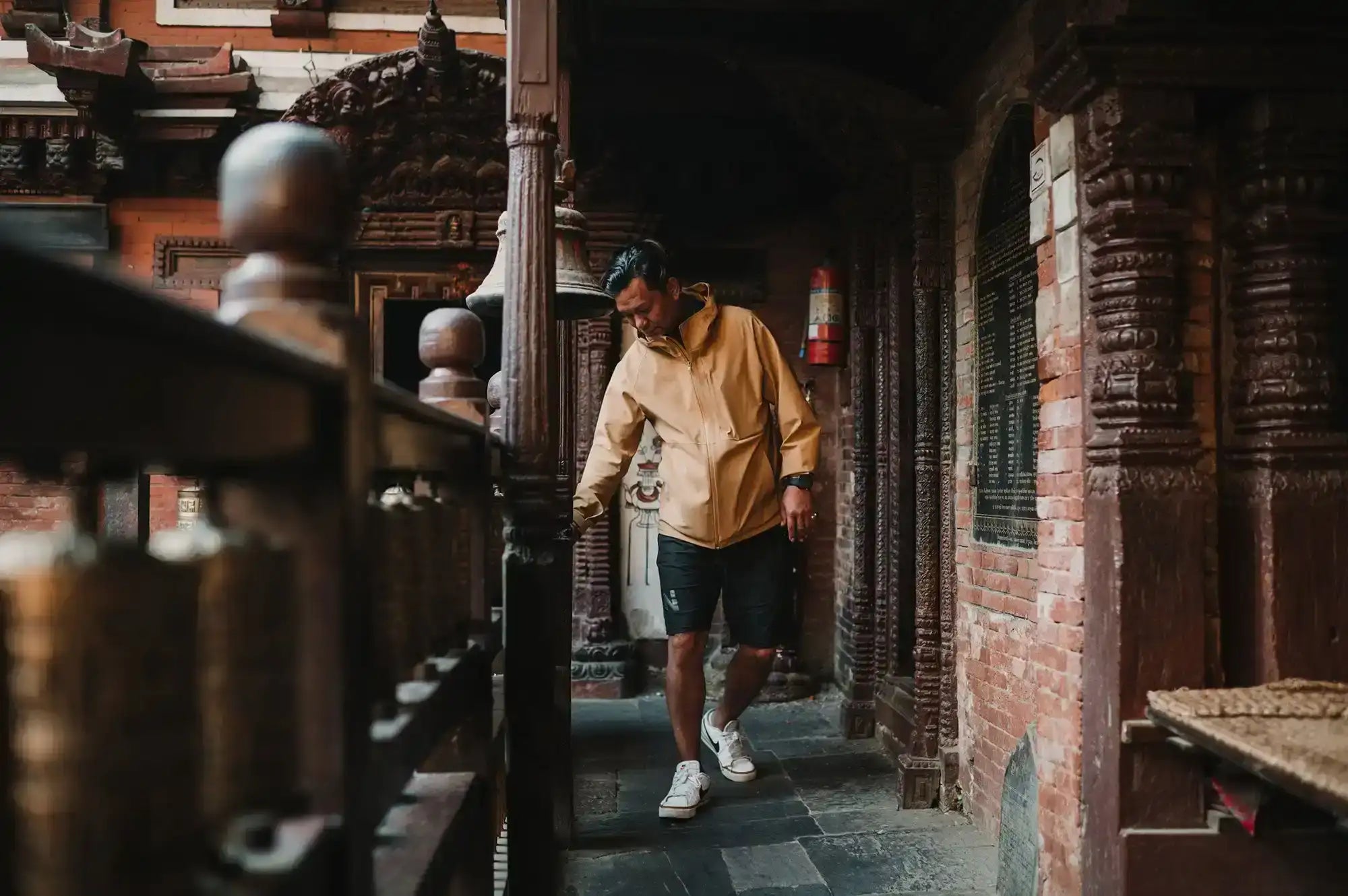 Shanta morgens im Golden Temple, Patan