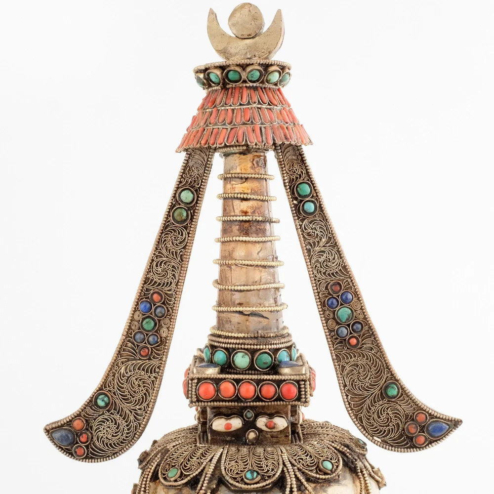 Mast und Schals der Filigran Stupa mit Augen auf der harmika.