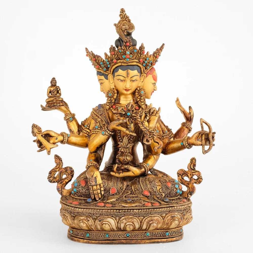 Namgyal Statue, mit 3 Köpfen und 8 Armen. Mit Filigran verziert, vergoldet und versilbert.