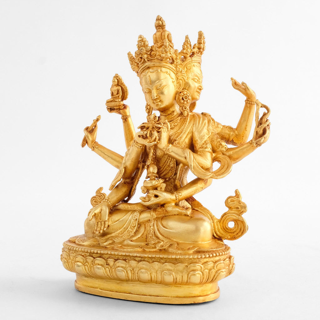 Ushnishavijaya Statue, Namgyalma, detaillierter Kupferguss. 3-köpfige Figur mit 8 Armen. Vergoldet.