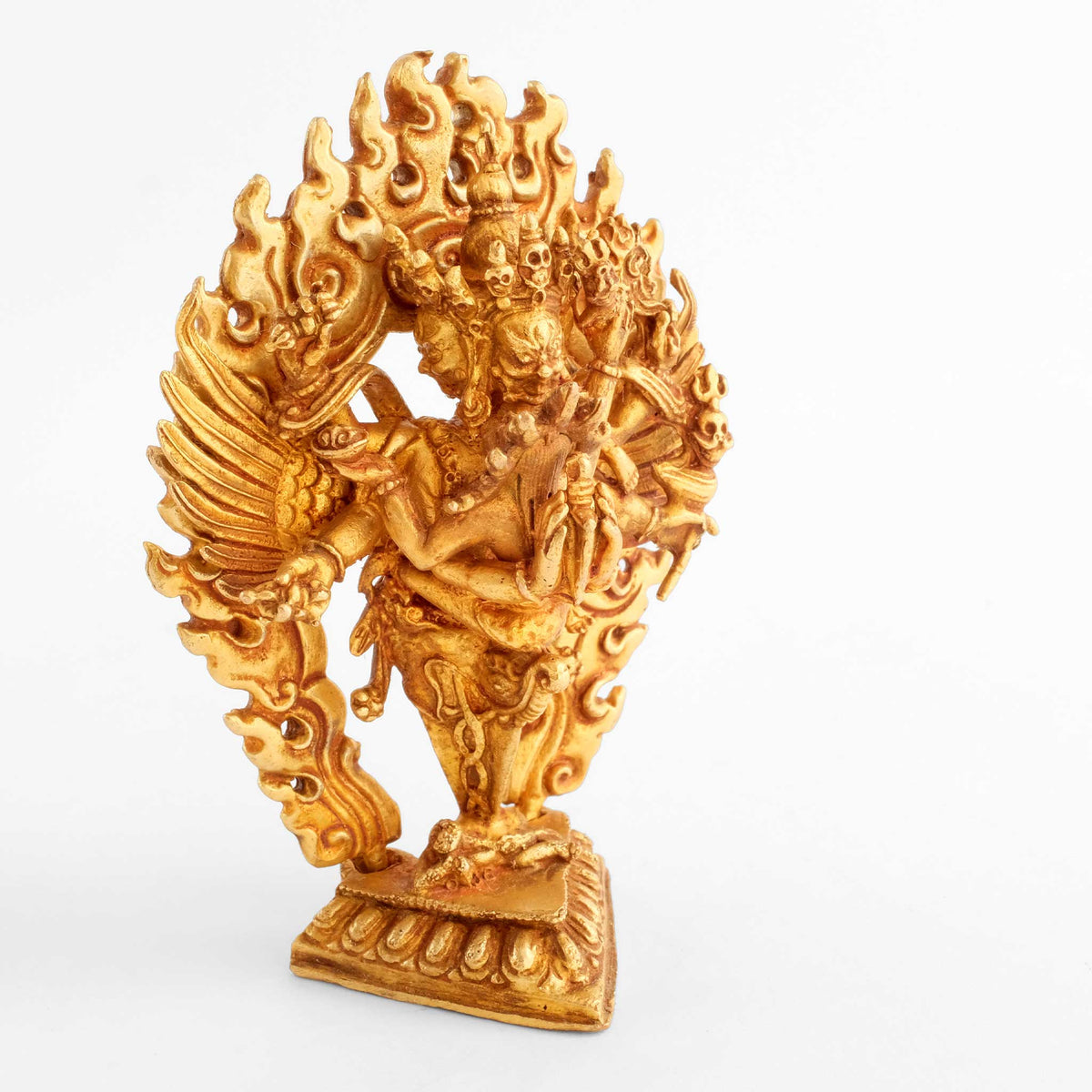 Kleine vergoldete Vajrakilaya Statue, Seitenansicht.