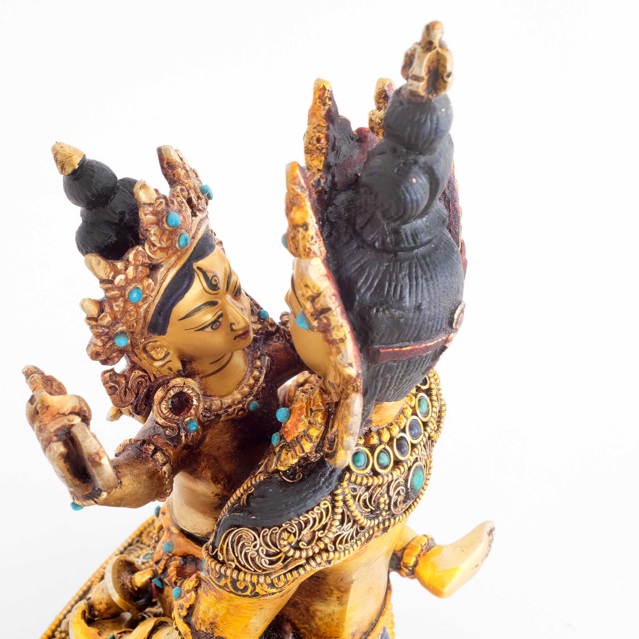 Detailansicht von Vajrasattva und seiner Gefährtin in Yab Yum Umarmung. Die Gesichter einander zugewandt.