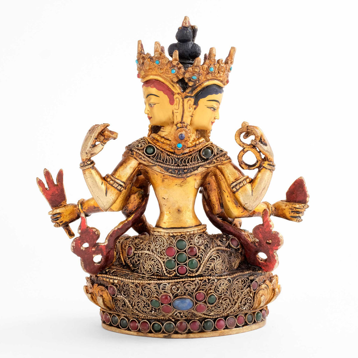 Vasudhara Statue, mit Filigran gestaltet, vergoldet und versilbert, mit farbigen Steinen besetzt. Rückwärtige Ansicht mit 2 ihrer 3 Gesichter.