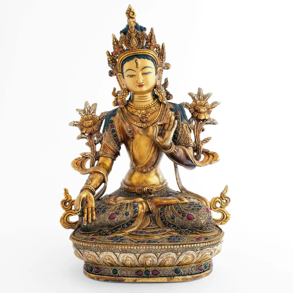 Weiße Tara Statue, Körper aus Kupfer gegossen, Wachsausschmelzverfahren, verziert mit feiner Filigran-Ornamentik, versilbert und vergoldet, besetzt mit farbigen Steinen.