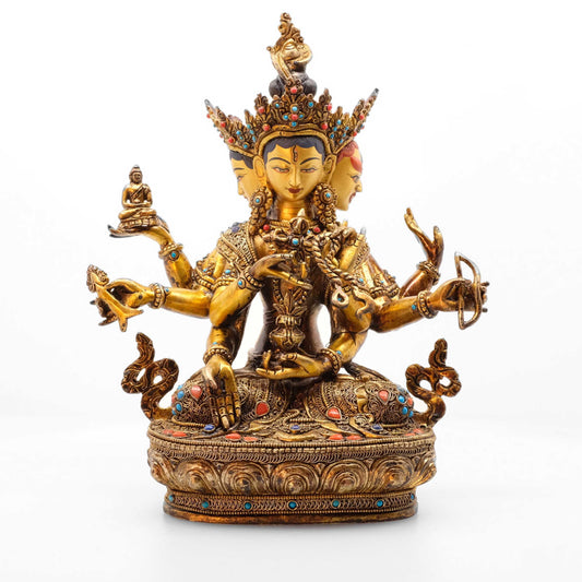 Namgyal Statue, aus Kupfer gegossener Körper, Wachsausschmelztechnik, verziert mit feinem Filigran, versilbert und vergoldet, besetzt mit Türkis, Lapislazuli und Koralle.